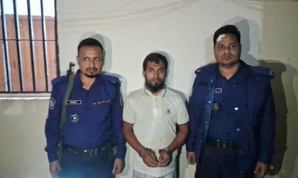 চাঁদপুরে ছেলের হাতে বাবা খুন: দেহ থেকে বিচ্ছিন্ন করা হলো মাথা!