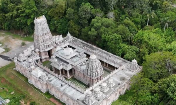 মালয়েশিয়ায় এক দেয়ালে মসজিদ-মন্দিরসহ ৪ উপাসনালয়