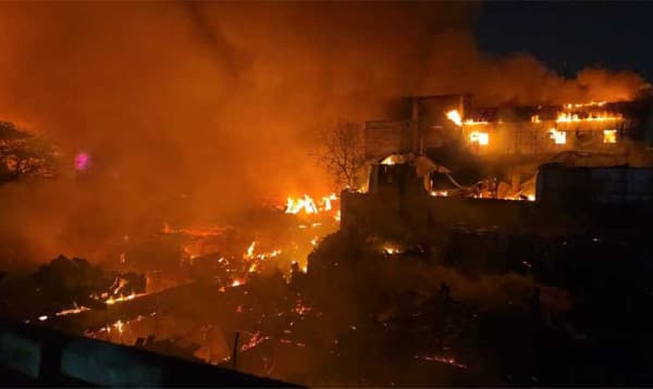 পানি সংকটে কড়াইল বস্তিতে আগুন নেভাতে বেগ পেতে হচ্ছে ফায়ার সার্ভিসকে