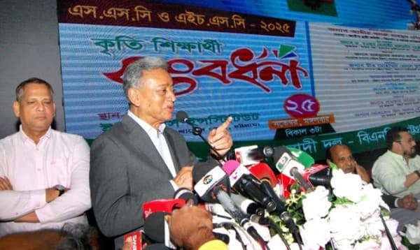 মেগা প্রকল্প নয়, মানুষের কল্যাণে গুরুত্ব দেবে বিএনপি: আমীর খসরু