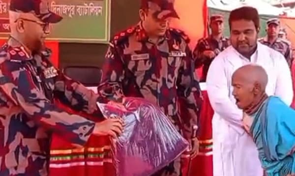 দিনাজপুরে শীতার্তদের পাশে বিজিবি