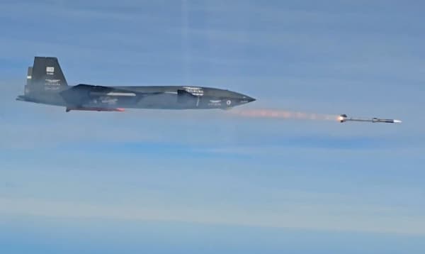 বিশ্বের প্রথম মানববিহীন যুদ্ধবিমান থেকে সফল ক্ষেপণাস্ত্র নিক্ষেপ তুরস্কের