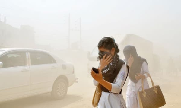 আজ বায়ুদূষণে শীর্ষে ঢাকা, দ্বিতীয় অবস্থানে দিল্লি