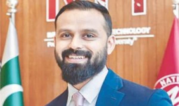 বিশ্বের সর্বকনিষ্ঠ চ্যান্সেলর হিসেবে গিনেস বুকে ২৯ বছরের পাকিস্তানি তরুণ মোহাম্মদ শাহজেব