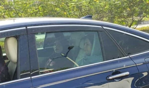 এভারকেয়ারে পৌঁছেছেন জোবাইদা রহমান