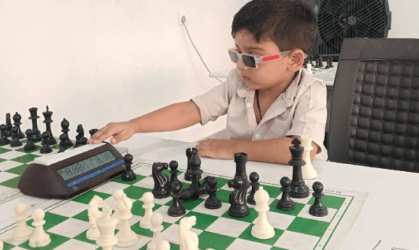 মাত্র ৩ বছর বয়সেই দাবার আন্তর্জাতিক খেলোয়াড়ের স্বীকৃতি পেলো ভারতীয় শিশু