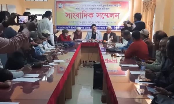 সিরাজগঞ্জে ব্যবসায়ীর ২৩ লাখ টাকার তেল গায়েব, ওসির বিরুদ্ধে মামলা