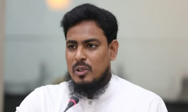 শেখ হাসিনার দেশে ফেরা তার ব্যক্তিগত সিদ্ধান্ত হতে পারে না: আখতার