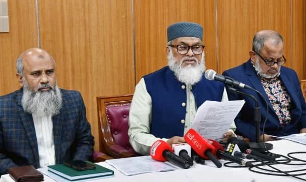 বায়তুল মোকাররম মসজিদে ইবাদতবান্ধব ধর্মীয় আবহ তৈরি হয়েছে: ধর্ম উপদেষ্টা