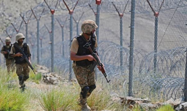 পাক-আফগান সীমান্তে ফের গোলাগুলি, ২৩ আফগান সেনাকে হত্যার দাবি পাকিস্তানের