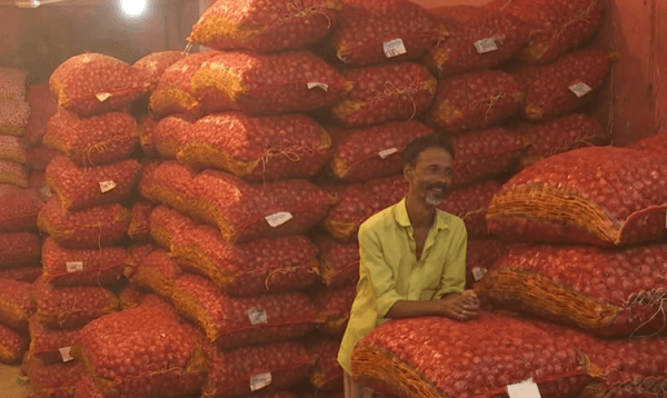 কেজিতে পেঁয়াজের দাম কমল ৪০ টাকা পর্যন্ত