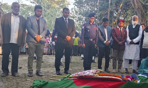 রংপুরে হত্যাকাণ্ডের শিকার বীর মুক্তিযোদ্ধা ও তার স্ত্রীর মরদেহ রাষ্ট্রীয় মর্যাদায় সৎকার