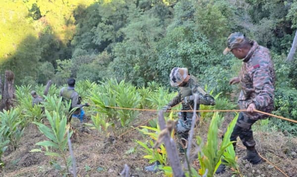 ৩ দিন পর খোঁজ মিলল ট্রাকের! ভারতের অরুণাচলের গভীর খাদ থেকে উদ্ধার ১৭ শ্রমিকের মৃতদেহ