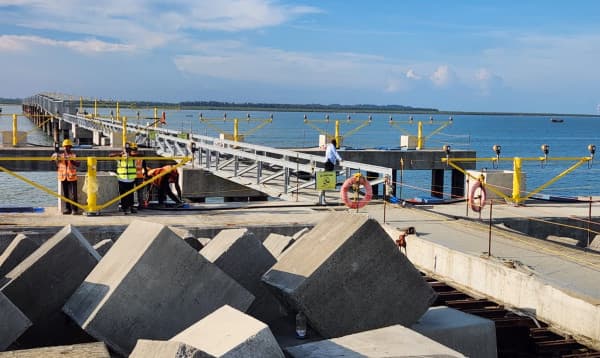 সমুদ্র বুকে নির্মাণাধীন কক্সবাজার বিমানবন্দরের রানওয়ে উচ্ছেদের সুপারিশ বিআইডব্লিউটিএ'র