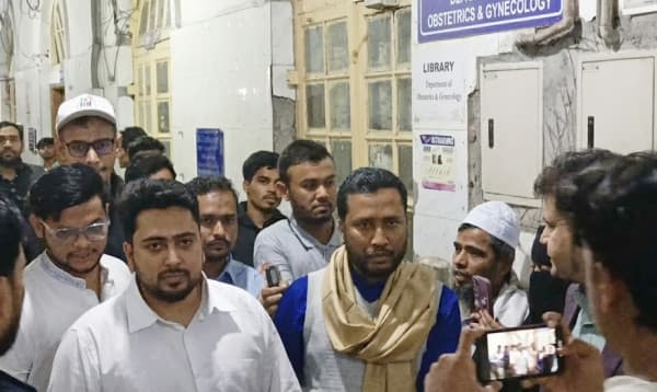 ওসমান হাদিকে দেখতে ঢাকা মেডিক্যালে নাহিদ ইসলাম