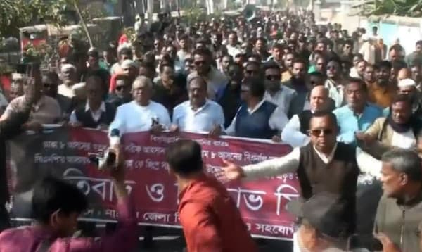 হাদির ওপর হামলার প্রতিবাদে সারা দেশে বিএনপির বিক্ষোভ মিছিল