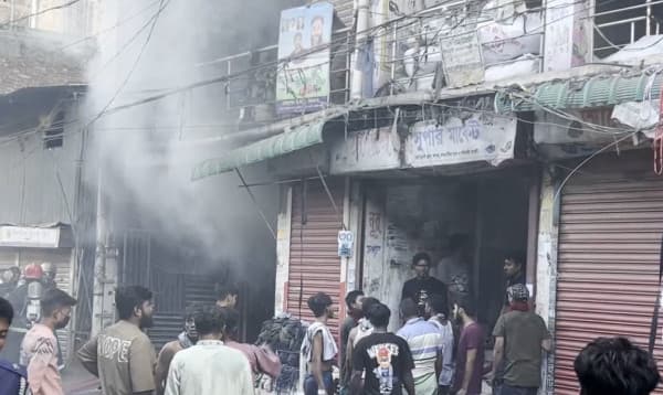 এখনো নিয়ন্ত্রণে আসেনি কেরাণীগঞ্জের জাবালে নূর টাওয়ারের আগুন