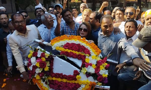 বরিশাল শহরে শ্রদ্ধা নিবেদন ঘিরে বিএনপির দুই পক্ষের সংঘর্ষ