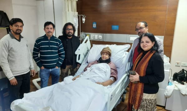 ফেসবুকে মৃত্যুর পোস্ট দিয়ে হাসপাতালে তসলিমা নাসরিন