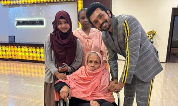 প্রথমবারের মতো মাকে সিনেমা হলে নিয়ে দারুণ উচ্ছ্বসিত শুভ