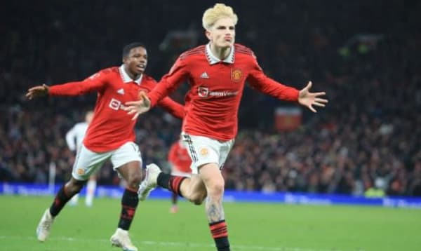 Manchester United beat West Ham to reach FA Cup Quarter-finals