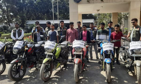 এক মিনিটেই ‘মাস্টার কি’ দিয়ে লক খুলে মোটরসাইকেল চুরি