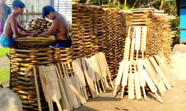 দেশের প্রত্যন্ত অঞ্চলে যেভাবে তৈরি হয় ক্রিকেট ব্যাট