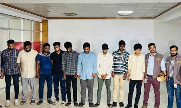 ‘পমপম’ গ্রুপে তরুণীদের অসংখ্য ছবি-ভিডিও, গ্রেপ্তার ৯