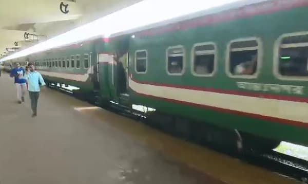 2nd day Eid train trip; crowd hits cattle markets