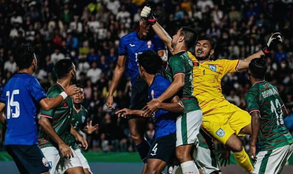 সাফের সেরা গোলরক্ষকের পুরস্কার পেলেন জিকো