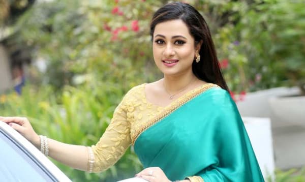 আজ চিত্রনায়িকা পূর্ণিমার জন্মদিন