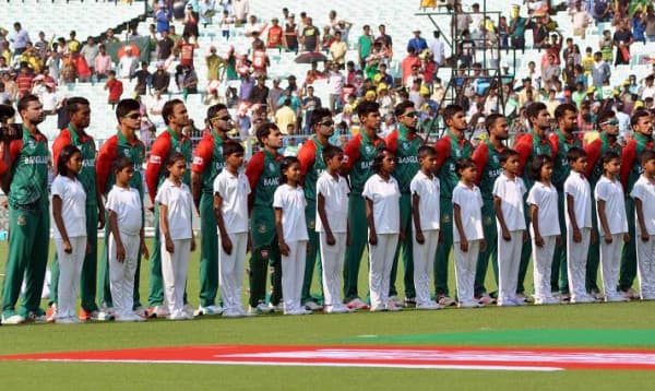 জাতীয় সঙ্গীতের সময় খেলোয়াড়দের সঙ্গে শিশুরা থাকে কেন?
