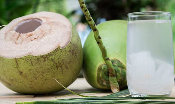 সুস্থ থাকতে স্যালাইন নাকি ডাবের পানি পান করবেন?