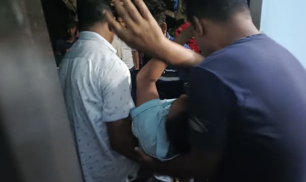 নারীকে শ্লীলতাহানির অভিযোগে ব্যাংক কর্মকর্তাকে গণপিটুনি