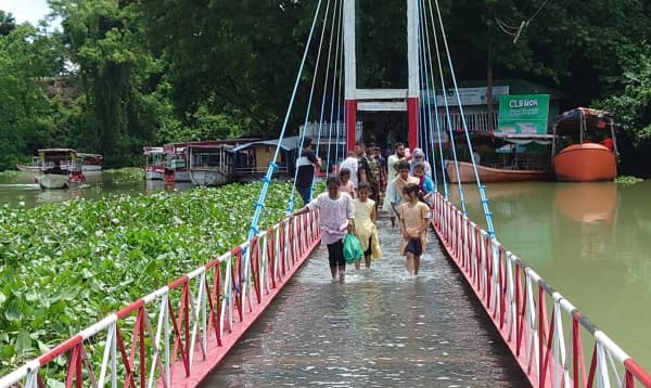 কাপ্তাই হ্রদে পানি বাড়ায় ডুবল ঝুলন্ত সেতু