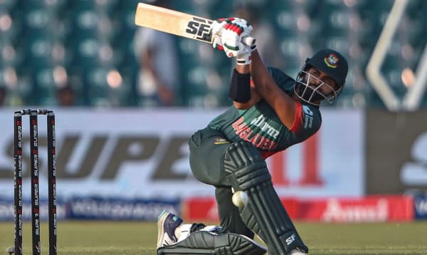 হতাশার ব্যাটিংয়ে ১৯৩ রানে অলআউট বাংলাদেশ