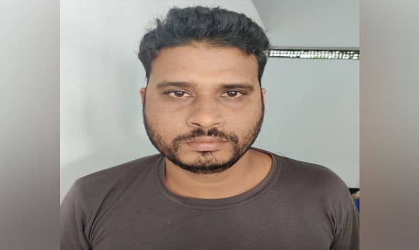 নাটোরে মেয়েকে ধর্ষণ চেষ্টা, বাবা গ্রেপ্তার