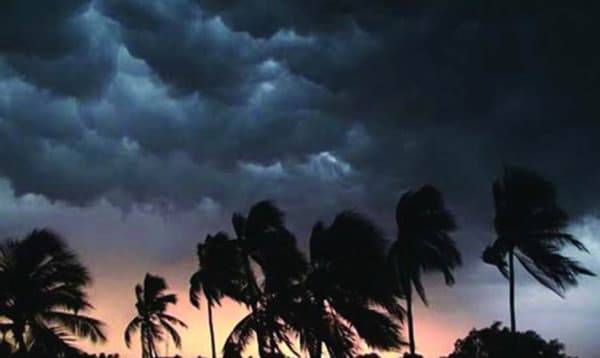 রাতেই ১৭ জেলায় ঝড়সহ বজ্রবৃষ্টির পূর্বাভাস